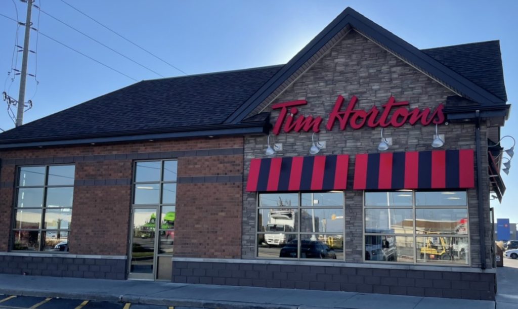 Timhortonsティムホートンズの店舗の外観